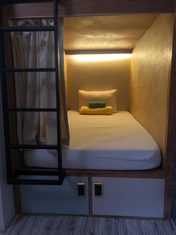 Stellar Capsules Hostel Seminyak  Exterior photo A capsule bed