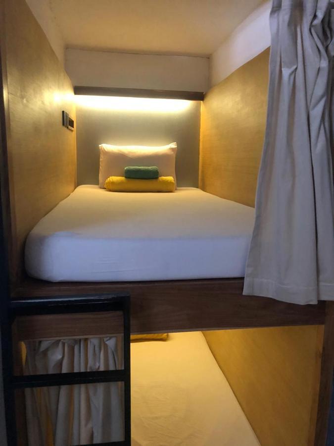Stellar Capsules Hostel Seminyak  Exterior photo A capsule hotel room