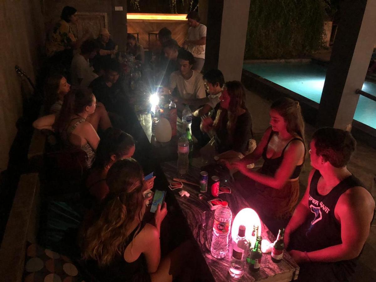 Stellar Capsules Hostel Seminyak  Exterior photo A party at the pool of the hostel