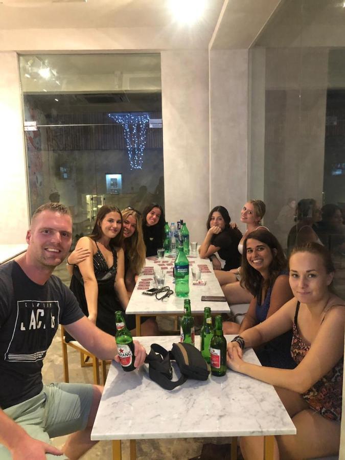 Stellar Capsules Hostel Seminyak  Exterior photo A group of students at the University of Split