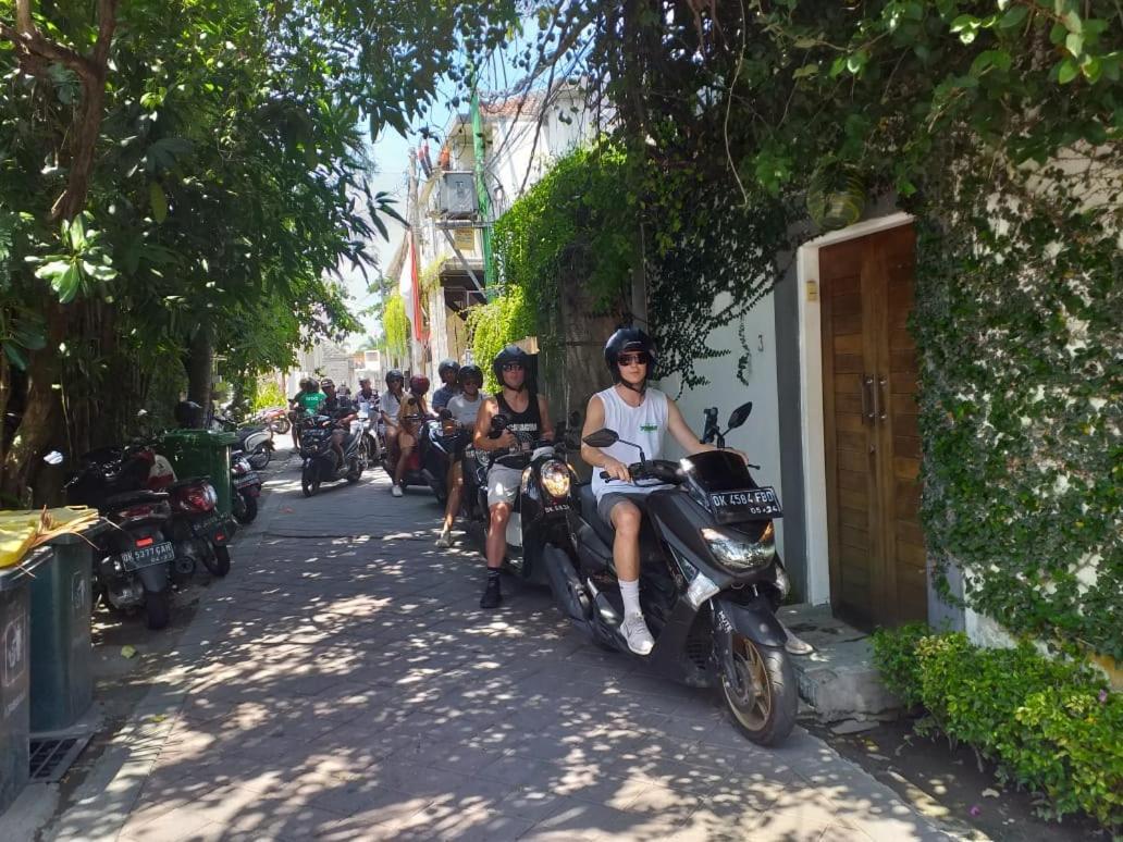 Stellar Capsules Hostel Seminyak  Exterior photo Street in Canggu