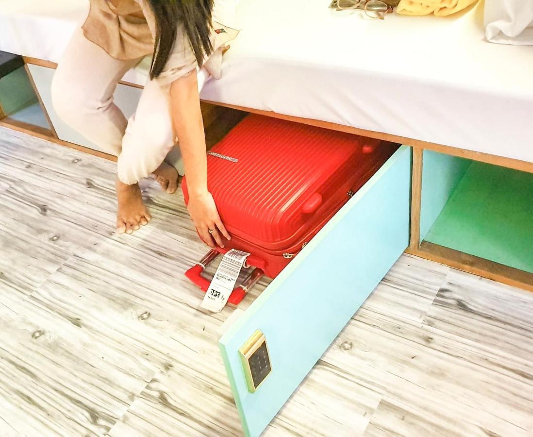 Stellar Capsules Hostel Seminyak  Exterior photo Luggage being placed in a hotel room